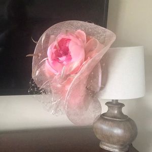 Custom made fascinator